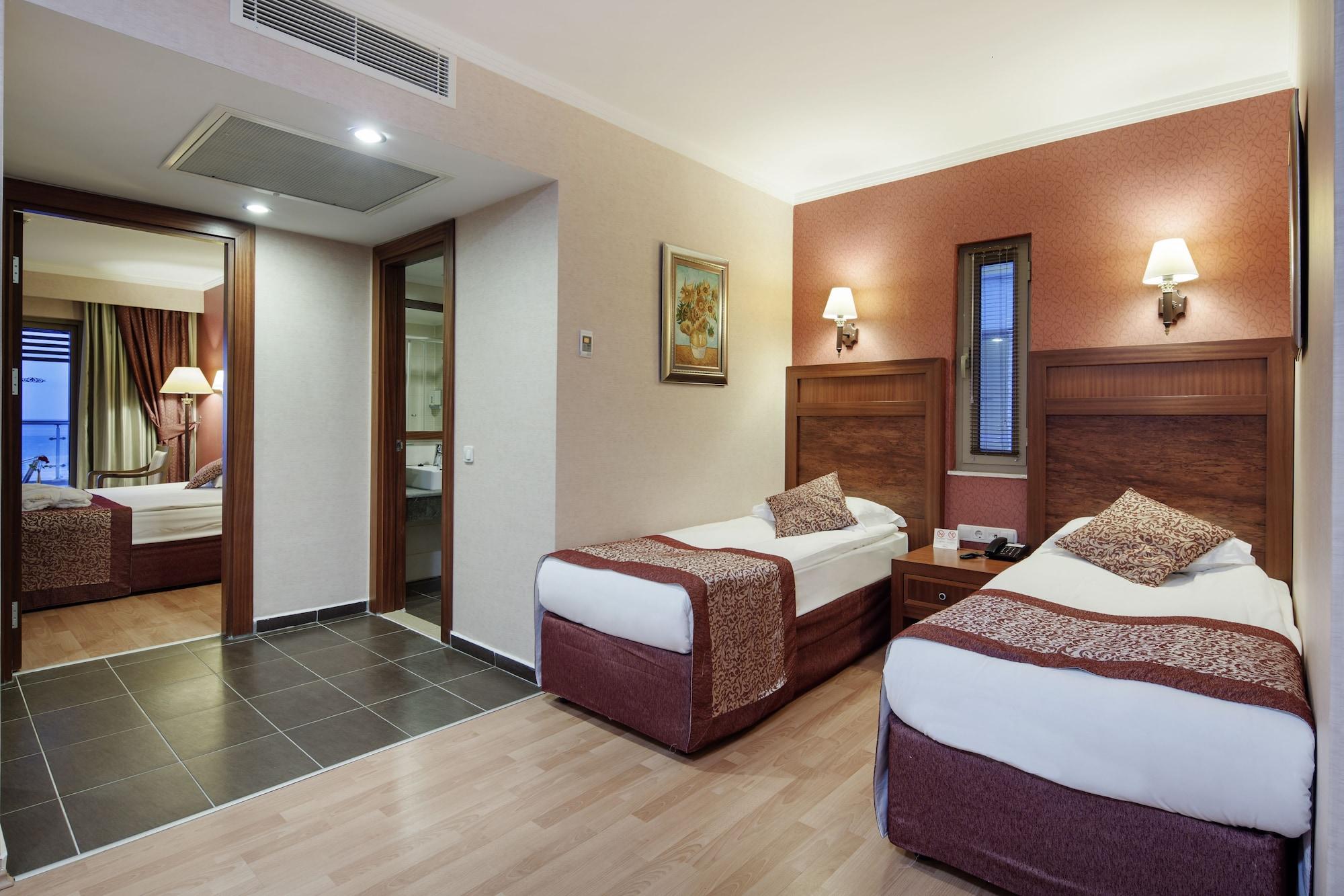 Alba Royal Hotel (Adults Only) Side Exterior foto